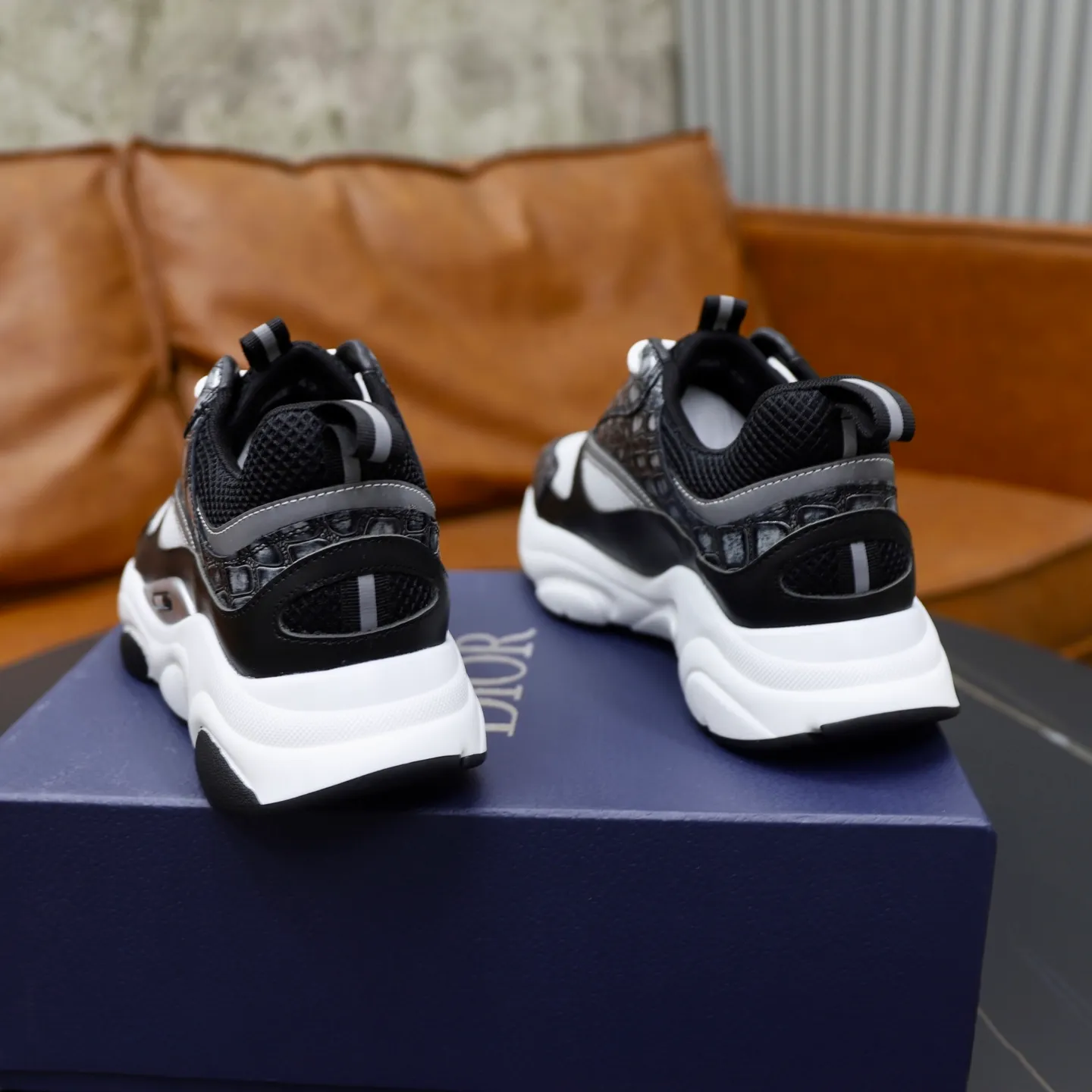 Ex-factory price: 500💰🙅‍♂️🙅‍♂️🙅‍♂️ Brand: Dior DIOR Standard code: 38-44 (45, 46 customized) Grade: Same as the official website Material: Original leather splicing Comfortable and breathable lining Original wear-resistant outsole Style category: Men's fashionable casual shoes Running sneakers Noble luxury brand elements Top luxury Color: actual picture color